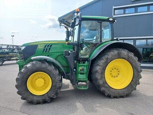tracteur &agrave; roues John Deere 6215R