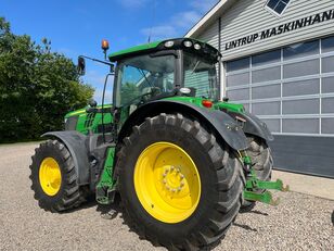 جرار بعجلات John Deere 6215R