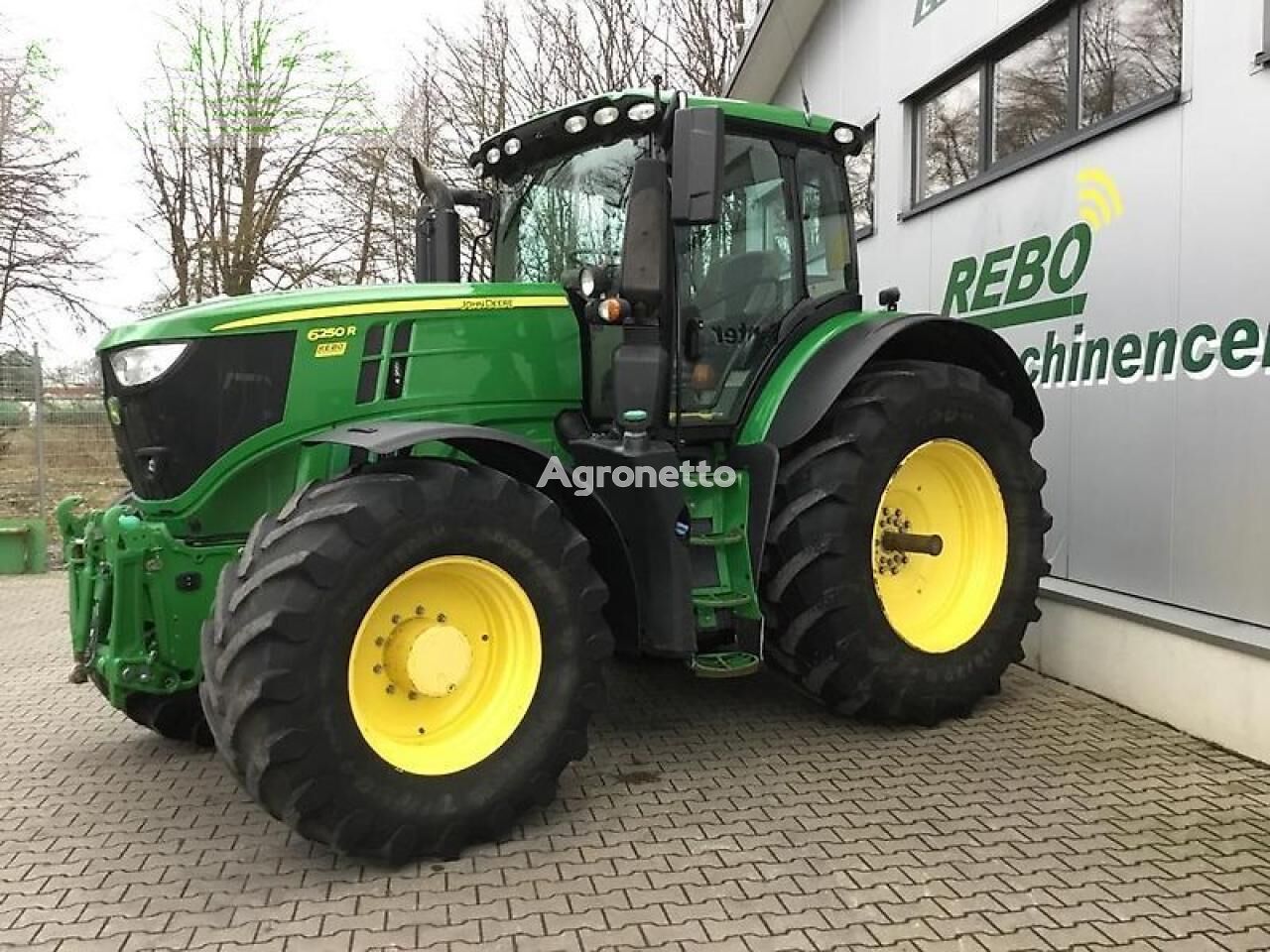 трактор колесный John Deere 6250r