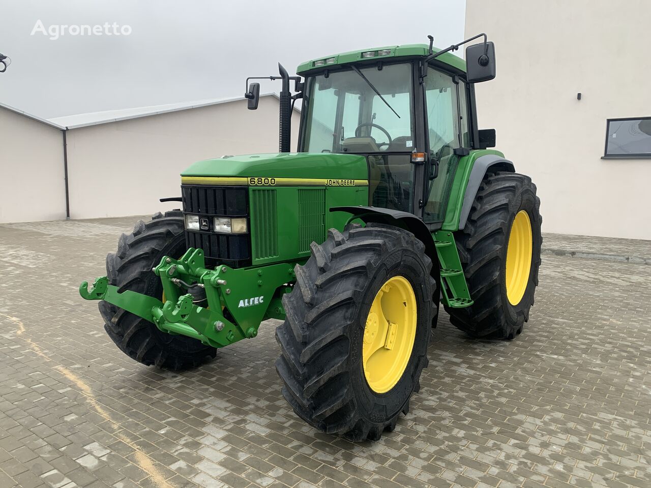 Kolesový traktor John Deere 6800 - Agronetto