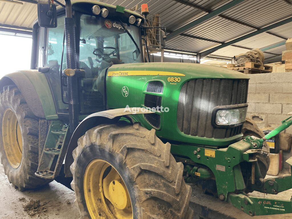 tracteur à roues John Deere 6830