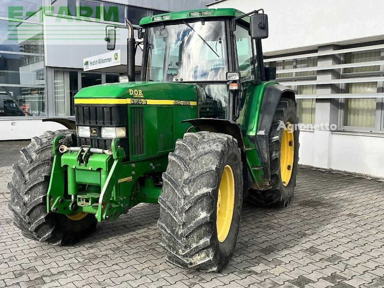 трактор колесный John Deere 6910s