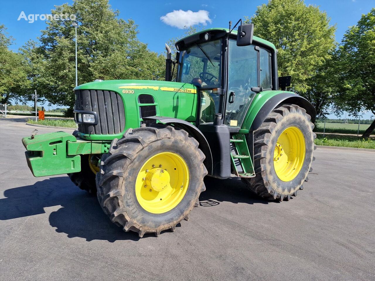 John Deere 6930 wheel tractor