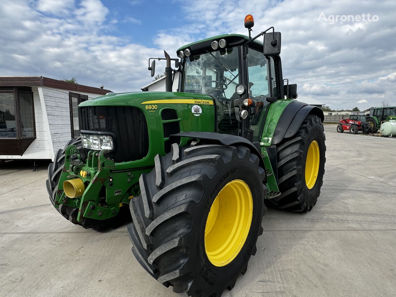 John Deere 6930 Premium Power Quad  wielen trekker