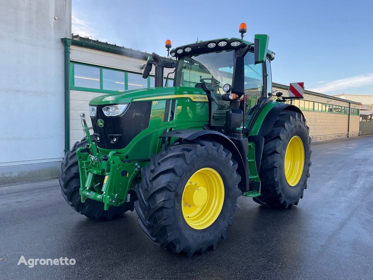 трактор колесный John Deere 6R 250