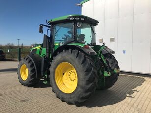 John Deere 7230R tractor de ruedas