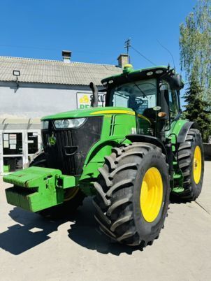 kolesový traktor John Deere 7230R