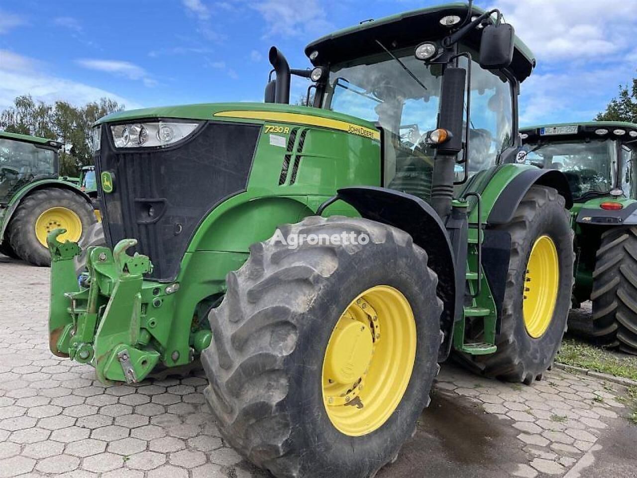 máy kéo bánh lốp John Deere 7230R CQE