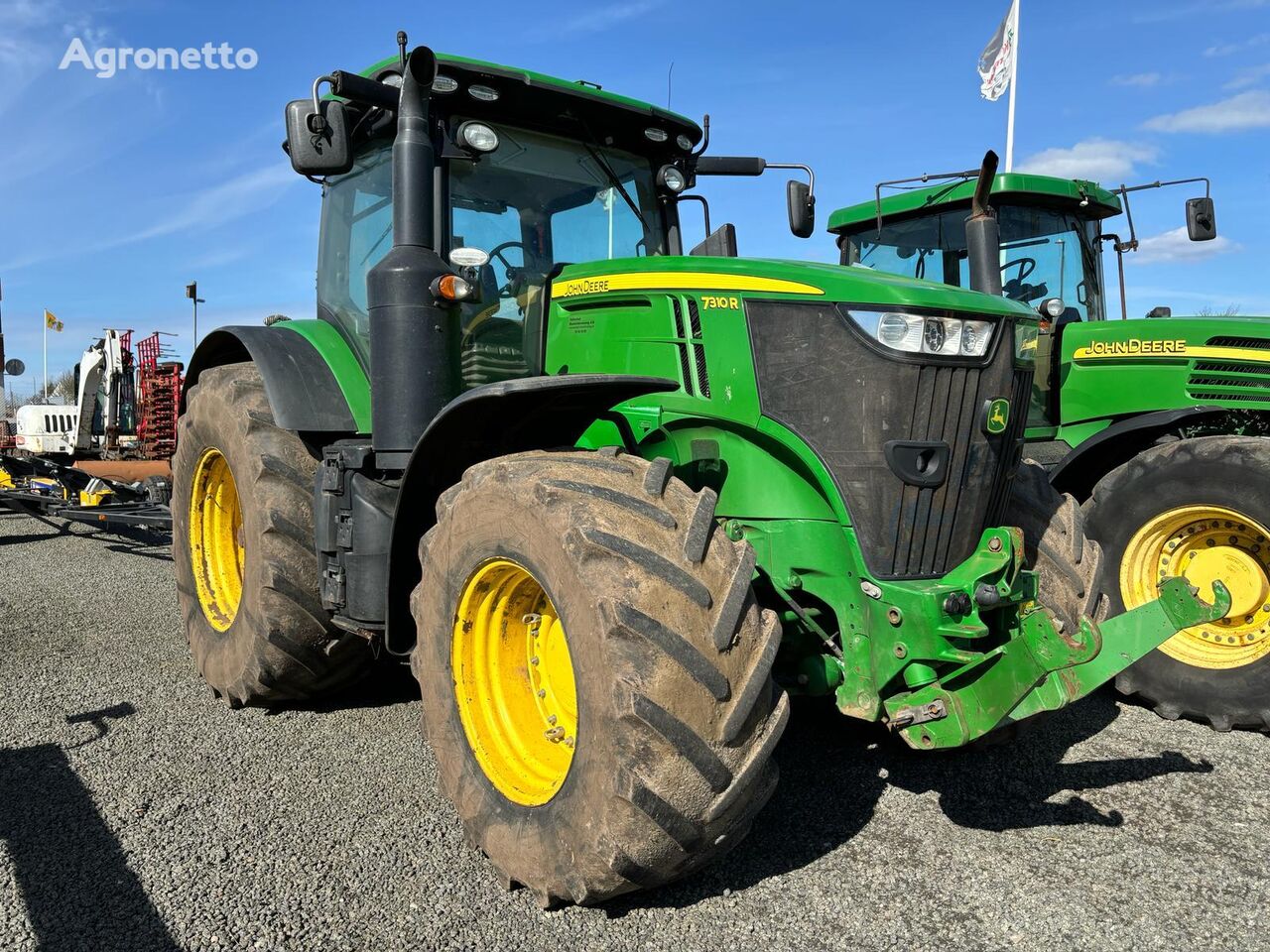 máy kéo bánh lốp John Deere 7310R