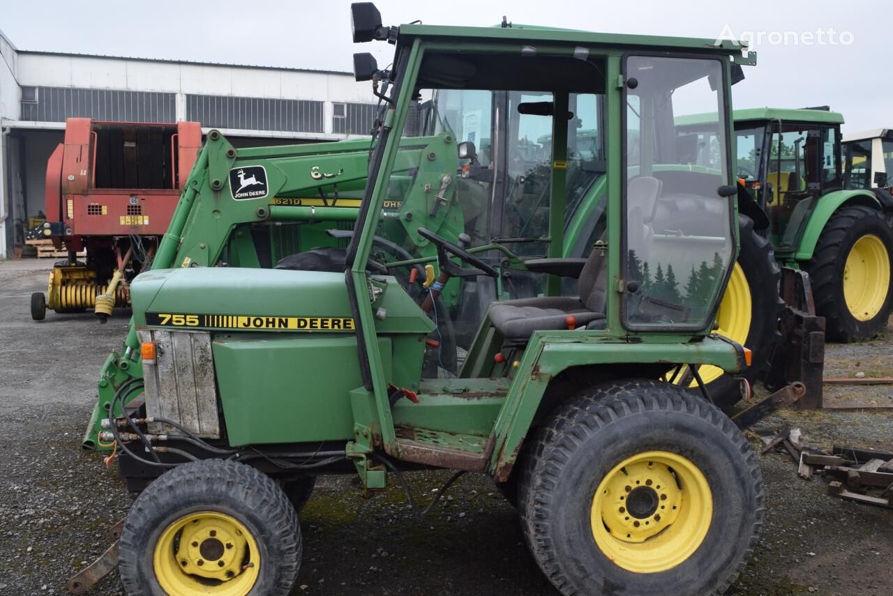 Kolový traktor John Deere 755 - Agronetto