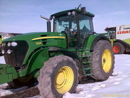 tractor cu roţi John Deere 7830