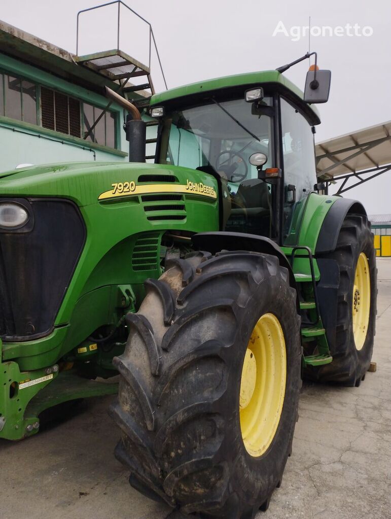 tractor cu roţi John Deere 7920