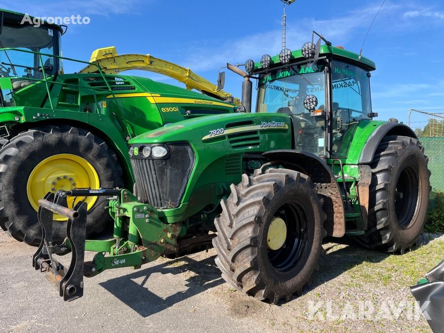 John Deere 7920 traktor točkaš