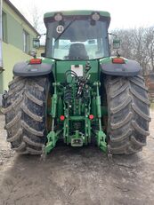 trator de rodas John Deere 8220