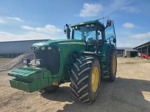 kolesový traktor John Deere 8320