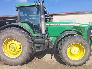 kolesový traktor John Deere 8320