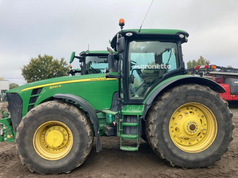 trator de rodas John Deere 8320 R PowrShift