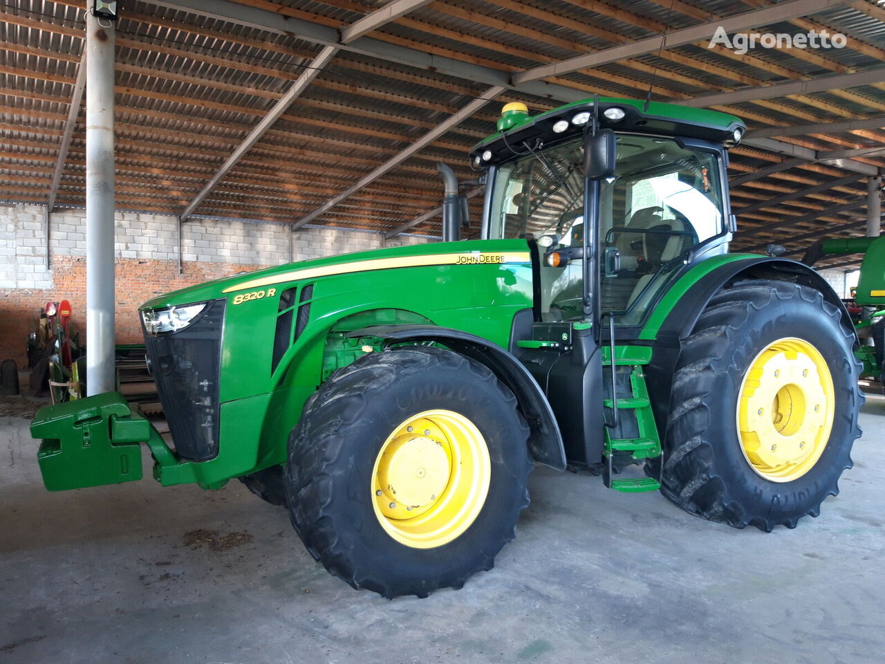 John Deere 8320R wheel tractor