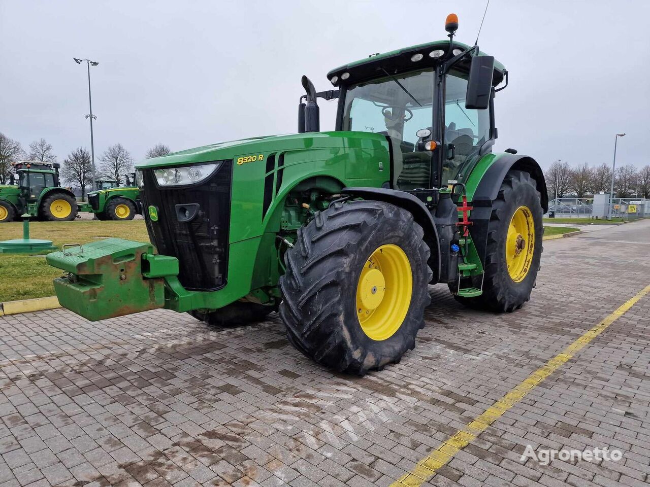 трактор колесный John Deere 8320R