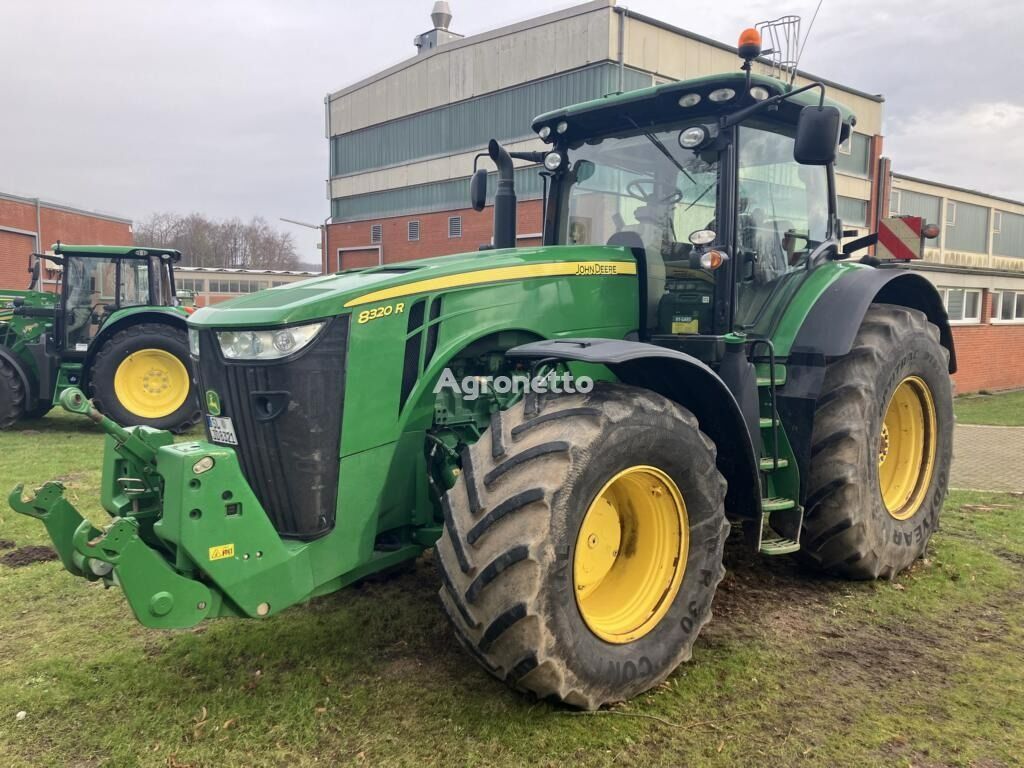 трактор колесный John Deere 8320R