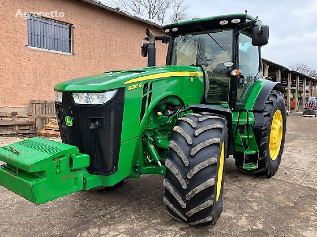 John Deere 8335 R wheel tractor