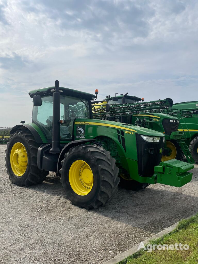 tracteur à roues John Deere 8335R