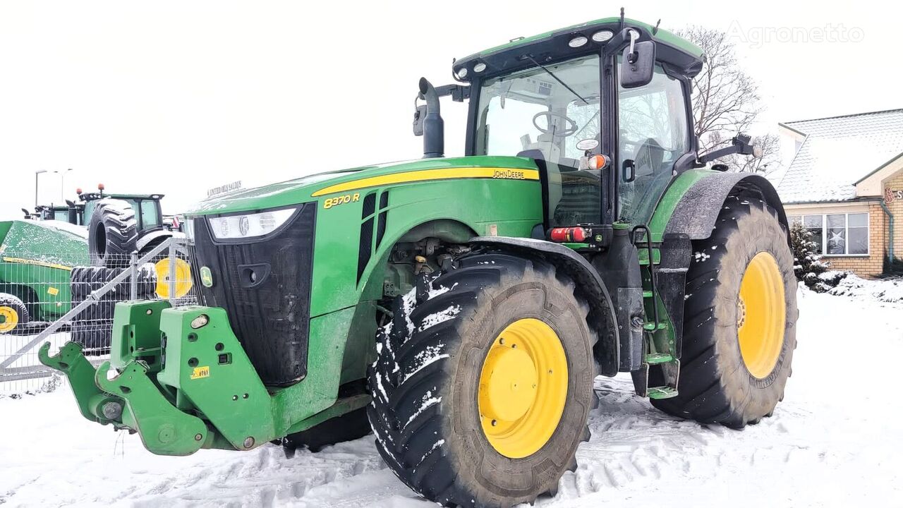 kolový traktor John Deere 8370 R