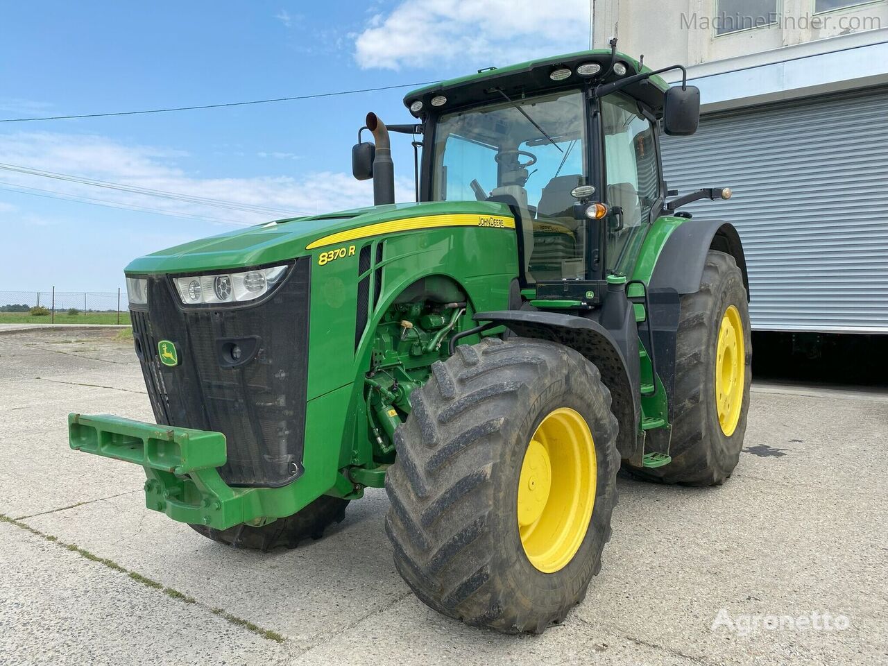 трактор колесный John Deere 8370R