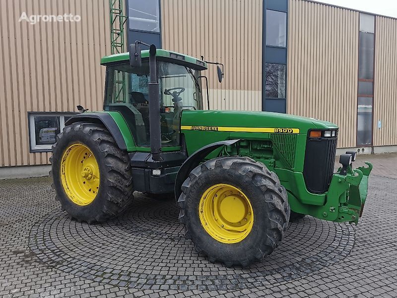 John Deere 8400 tekerlekli traktör