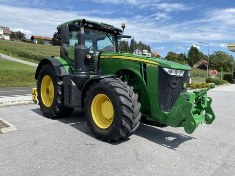 kolesový traktor John Deere 8400 R