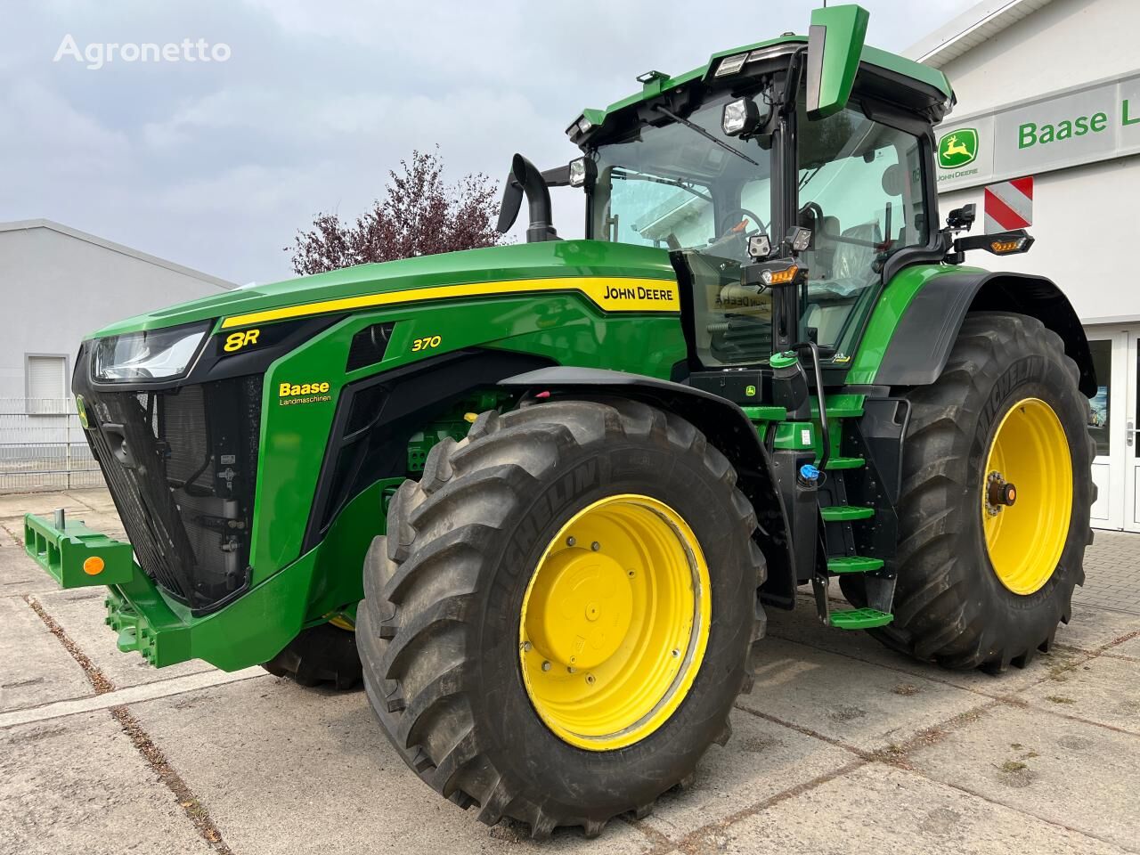 John Deere 8R 370 e23 wheel tractor