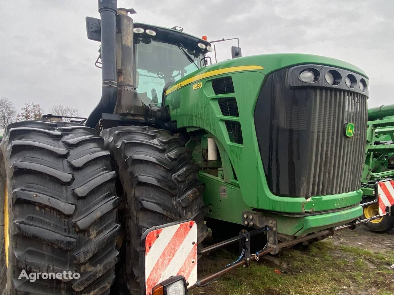 трактор колесный John Deere 9530