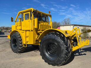 K700A V8  tractor de ruedas