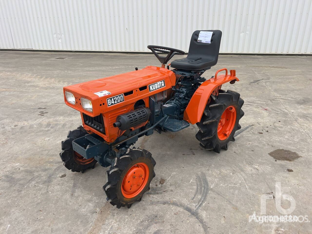 трактор колесный Kubota B4200 4WD Tracteur Utilitaire