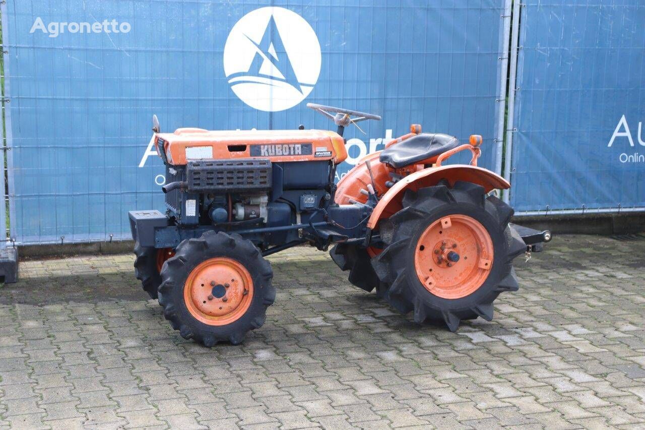 Kubota B7000 tractor de ruedas