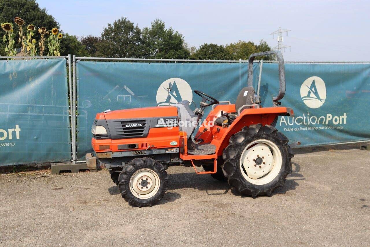 traktor na kolesih Kubota GL221