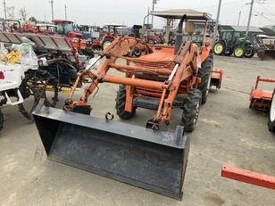 máy kéo bánh lốp Kubota L1-33D