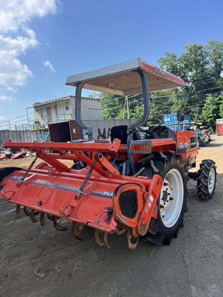 Kubota TRACTOR(Kubota) Radtraktor