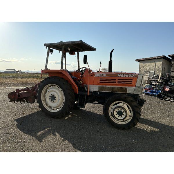 tractor cu roţi Kubota TRACTOR(Kubota)