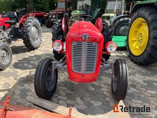 trator de rodas Massey 35