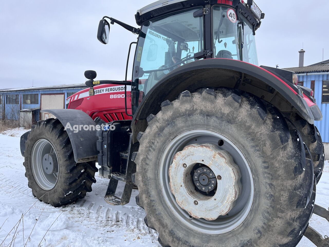 Massey Ferguson traktor točkaš