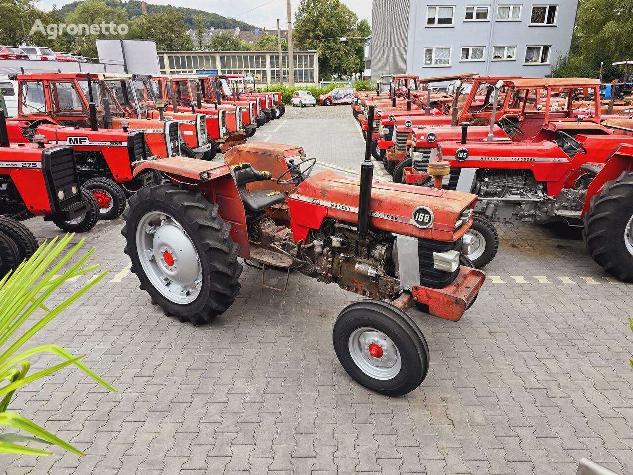 trator de rodas Massey Ferguson 168