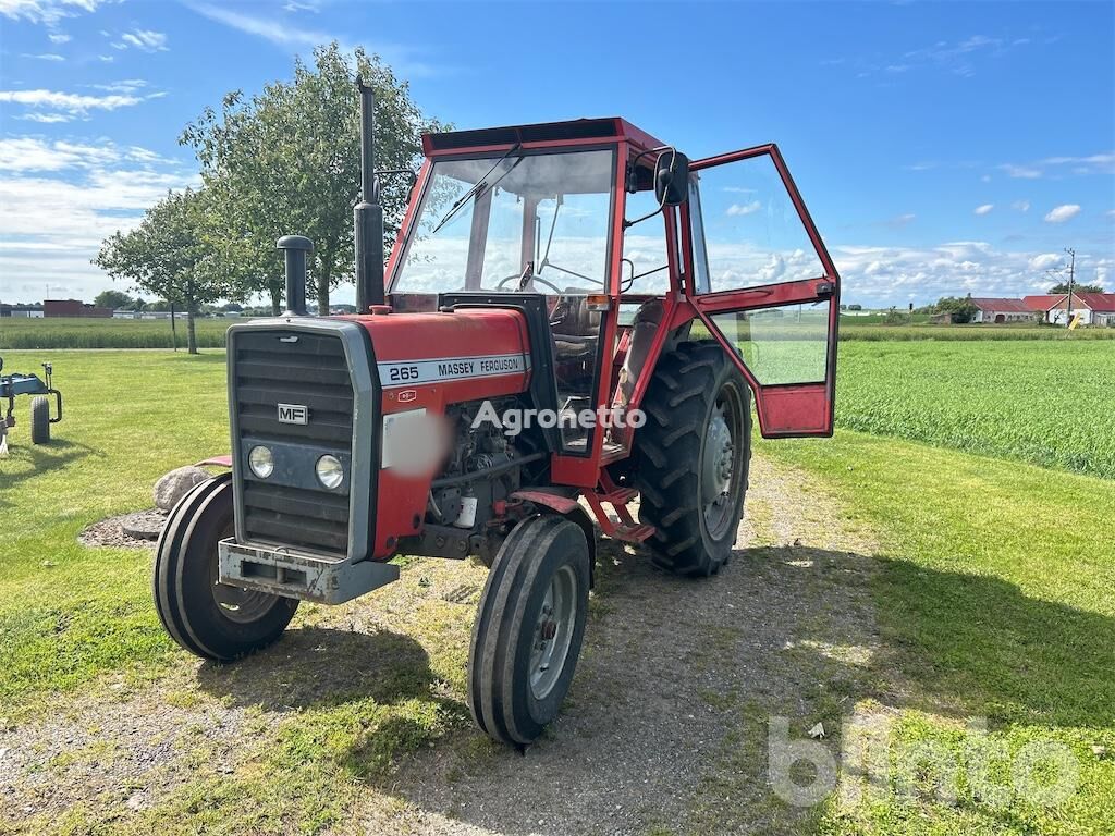 kolesový traktor Massey Ferguson 265 2WD