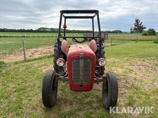 traktor na kolesih Massey Ferguson 35