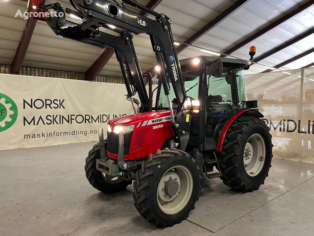 máy kéo bánh lốp Massey Ferguson 3645