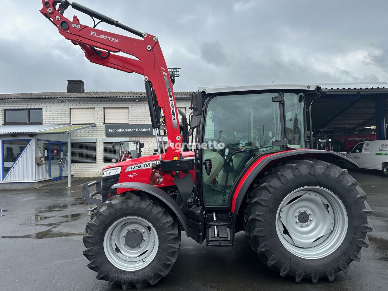 Новый трактор колесный Massey Ferguson 4710 M Cab Essential Dyna 2 - Agronetto