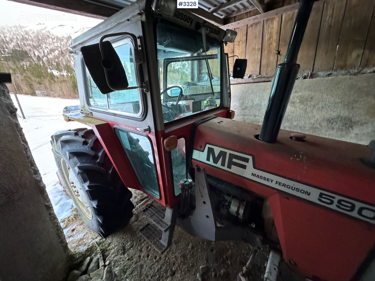 جرار بعجلات Massey Ferguson 590