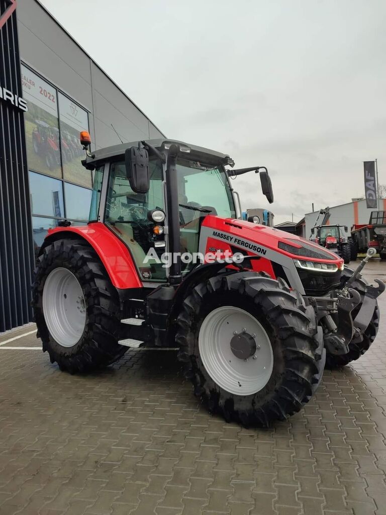 máy kéo bánh lốp Massey Ferguson 5S.145