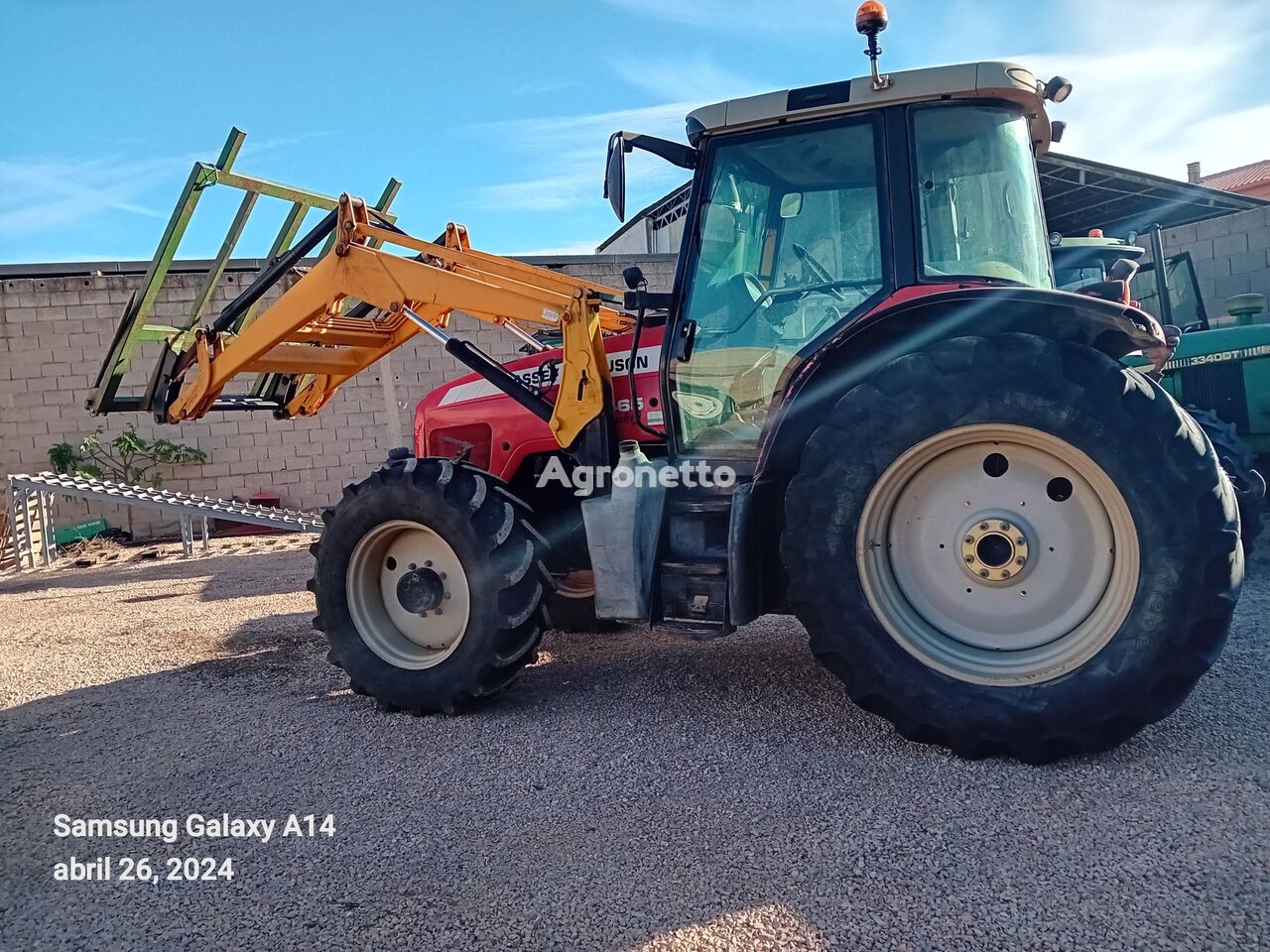 kolový traktor Massey Ferguson 6465 PALA