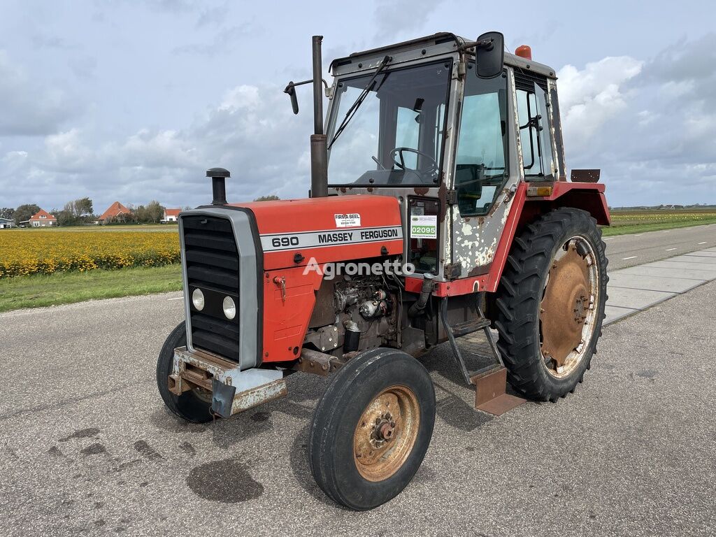 tractor cu roţi Massey Ferguson 690